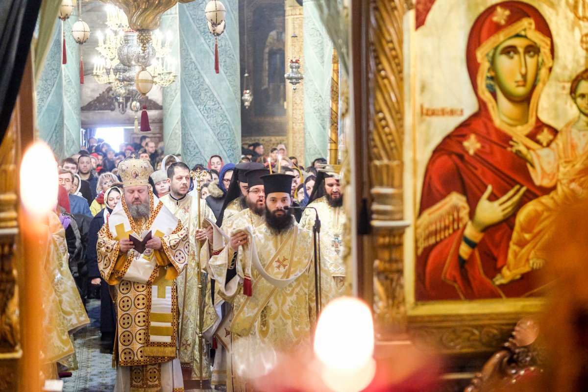 Liturghii arhiereşti în Capitală 22524
