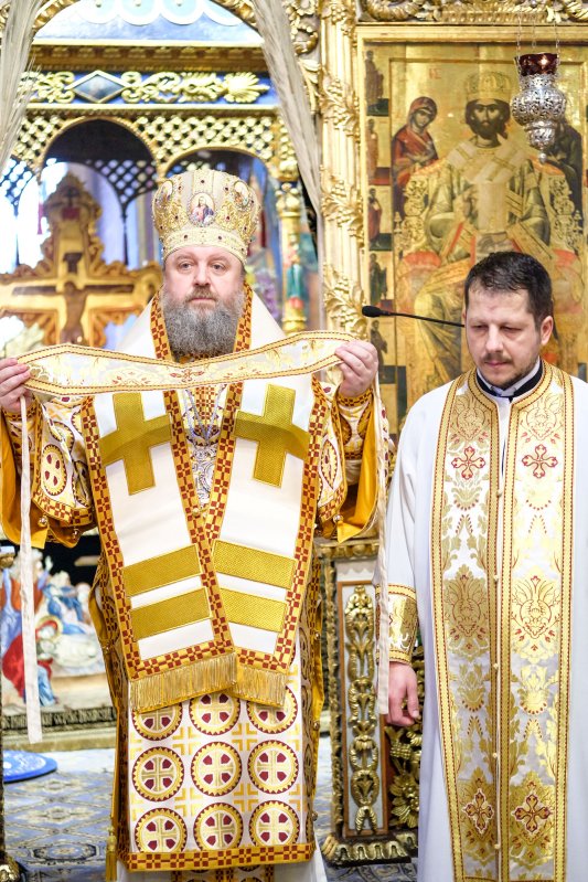 Liturghii arhiereşti în Capitală 22527