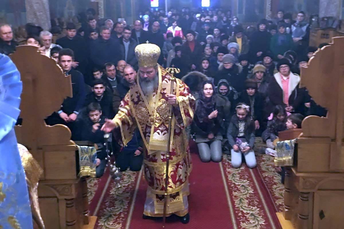 Liturghie arhierească în Catedrala Episcopală din Huşi 22401