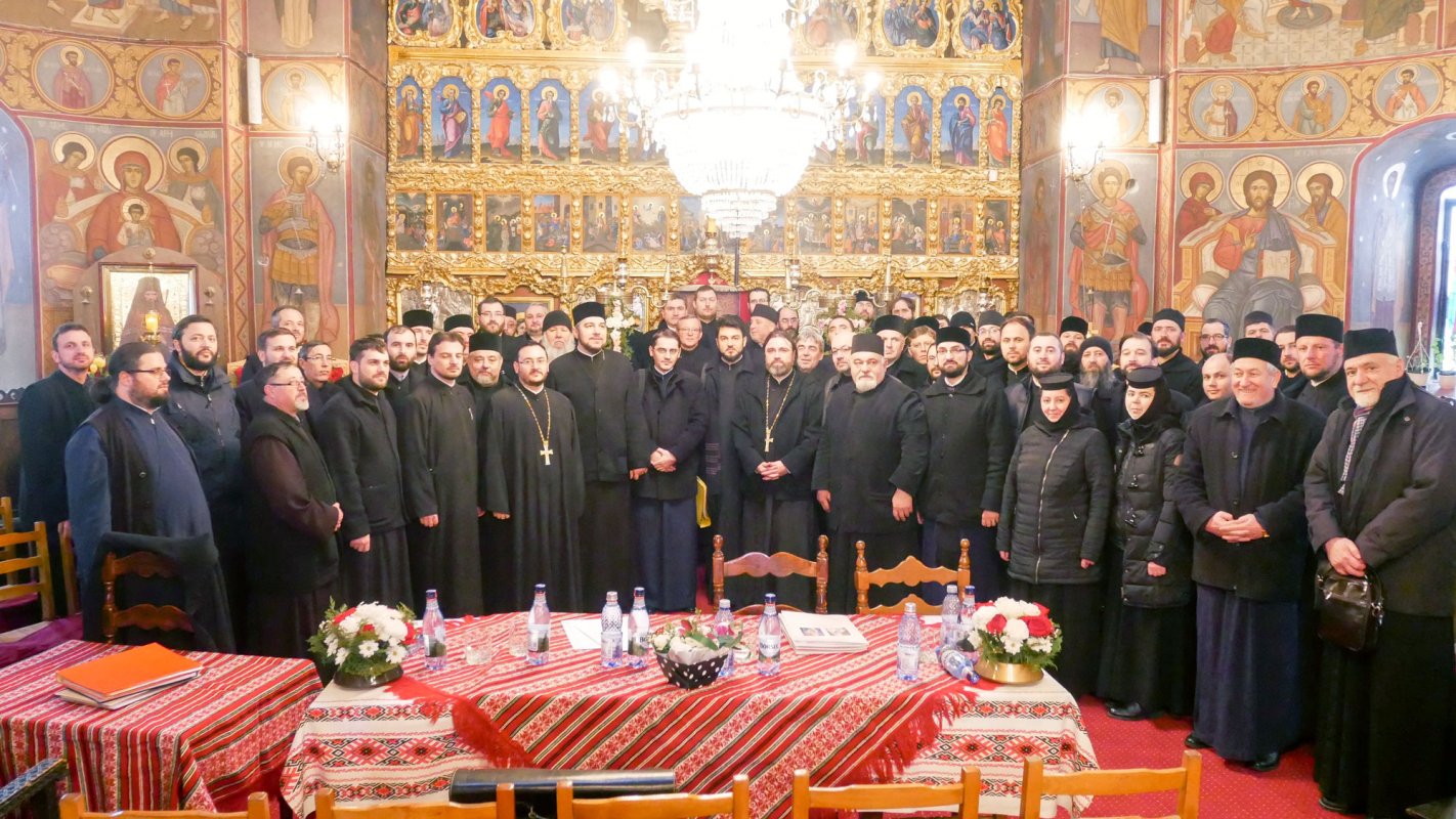 Conferinţă preoţească la Vălenii de Munte 22387