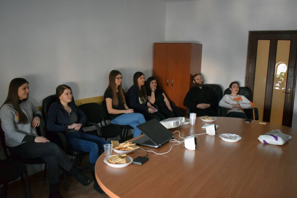 Prietenul adevărat este cel care te pune la picioarele lui Hristos 22357