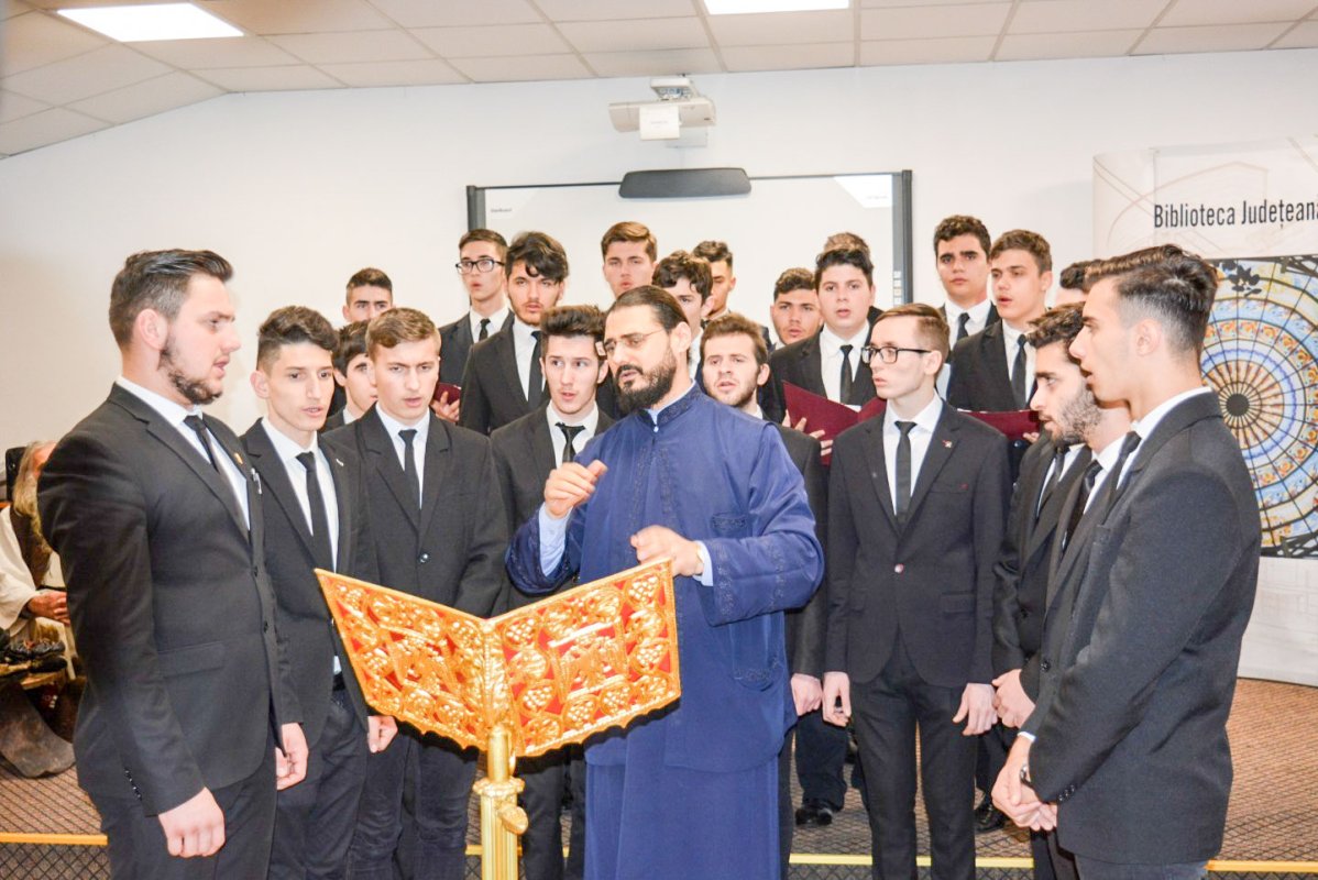 Evenimentul „Primăvară în suflete, speranță în inimi” la biblioteca din Râmnicu Vâlcea 22276