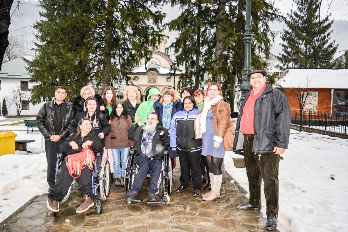 Evenimentul „Primăvară în suflete, speranță în inimi” la biblioteca din Râmnicu Vâlcea 22277