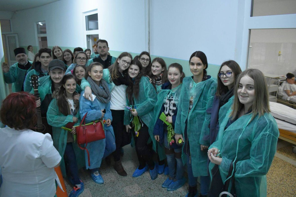 Mărţişoare în dar pacienţilor din Spitalul Judeţean Neamţ 22189