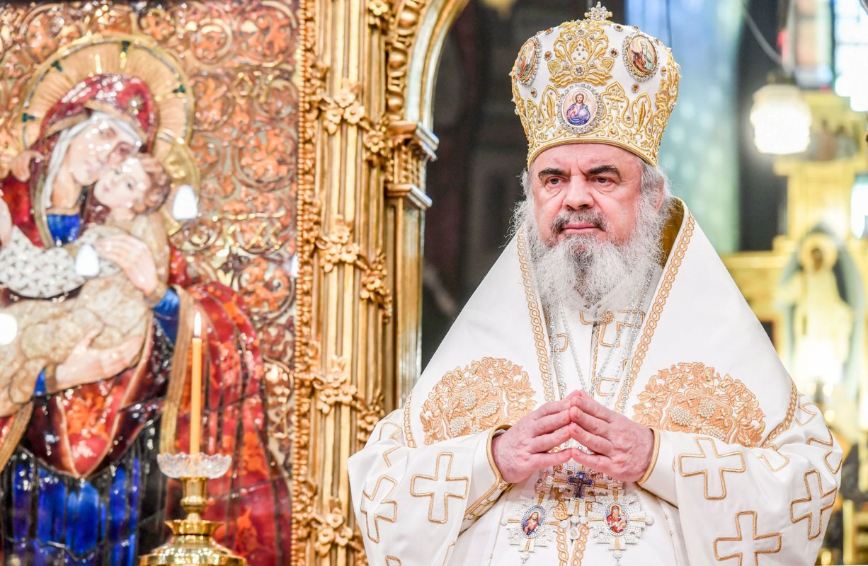 Sfânta Cruce, sprijin în urcuşul duhovnicesc spre Înviere 22177