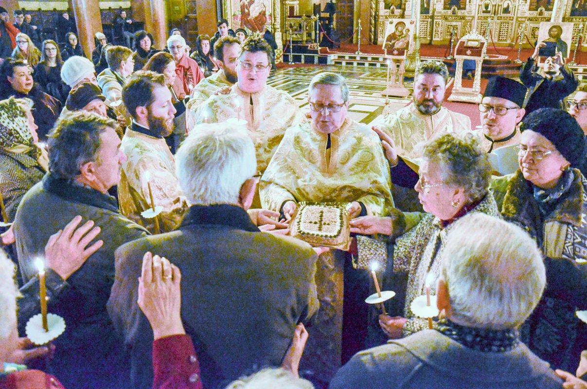 Slujbe de pomenire pentru eroii martiri 22162