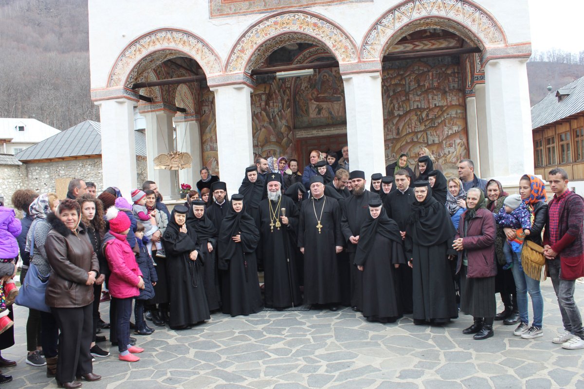 Liturghie arhierească la Mănăstirea Polovragi 22078