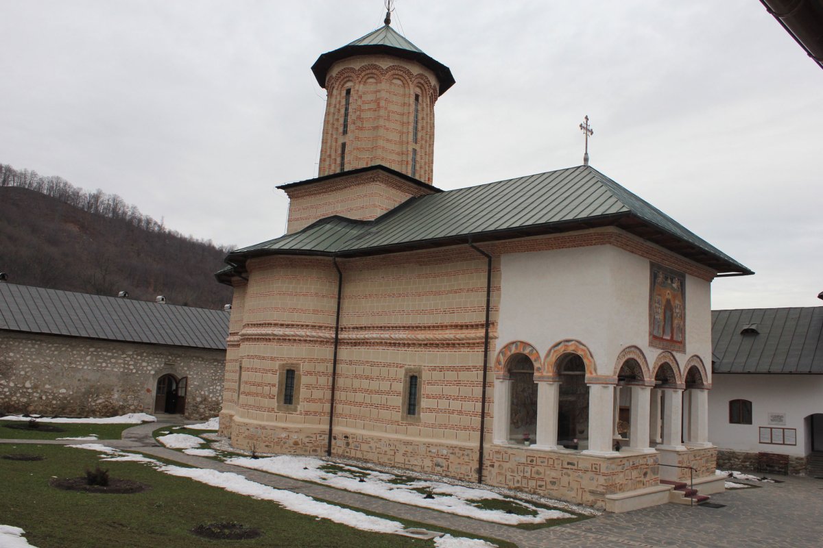 Liturghie arhierească la Mănăstirea Polovragi 22080