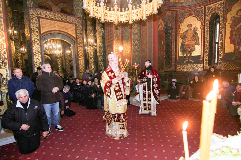 Sfânta Cruce, cinstită de credincioși 22097