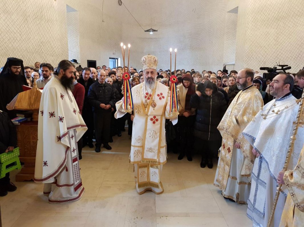 Slujiri arhiereşti în Duminica Sfintei Cruci 22059