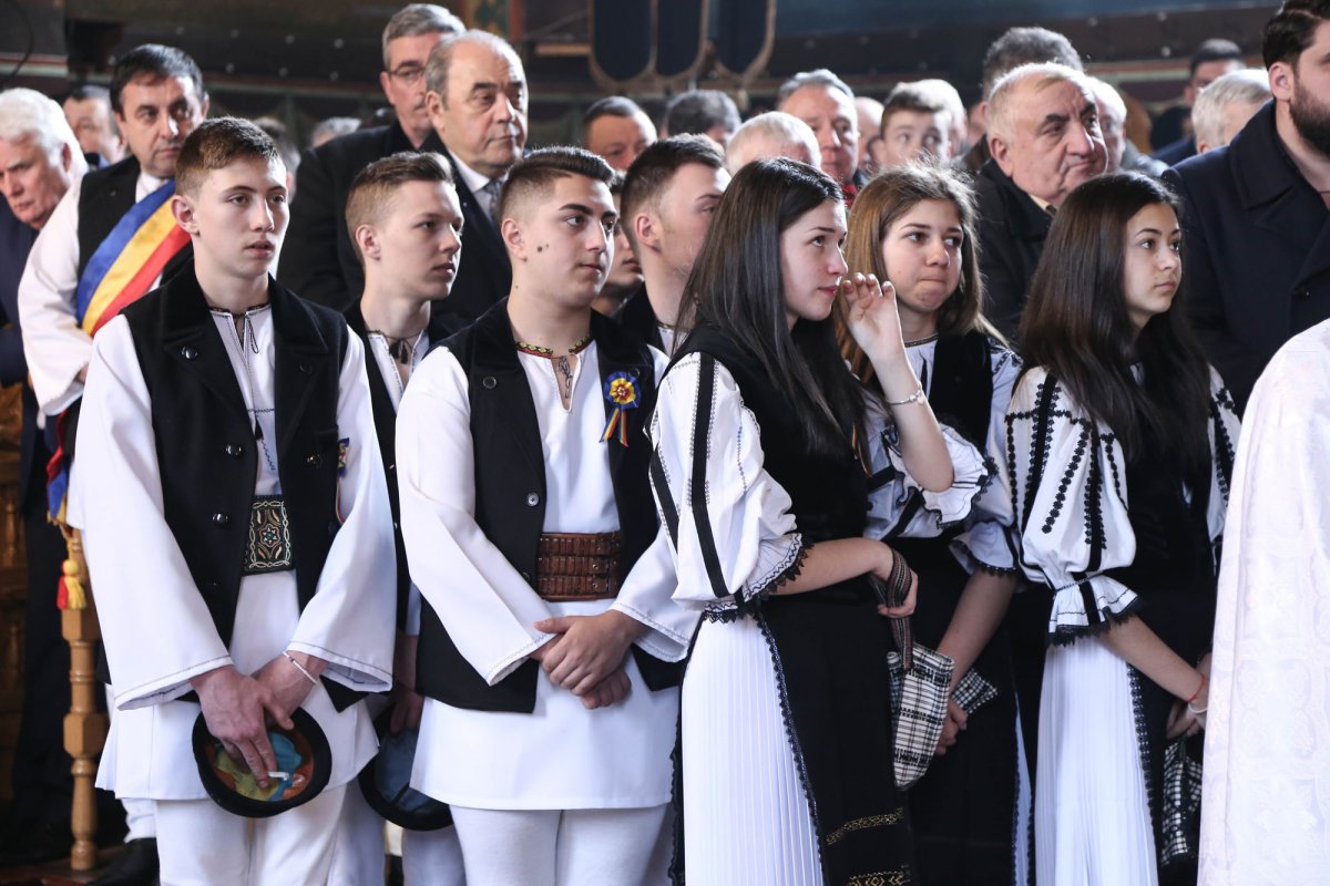 Slujiri arhiereşti în Duminica Sfintei Cruci 22061