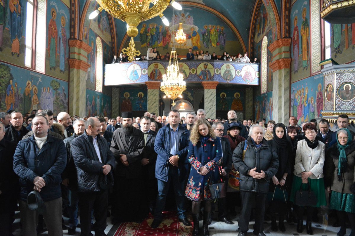 Slujiri arhiereşti în Duminica Sfintei Cruci 22063