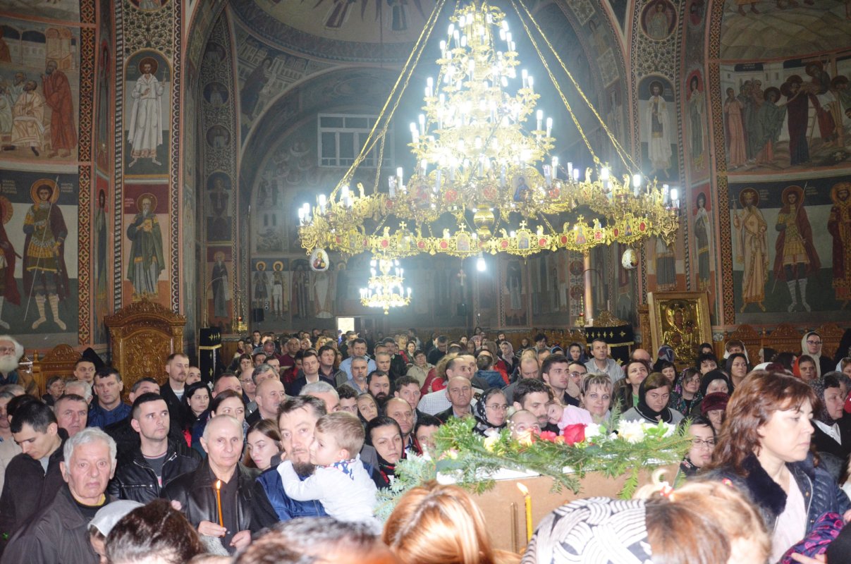 Slujiri arhiereşti în Duminica Sfintei Cruci 22066