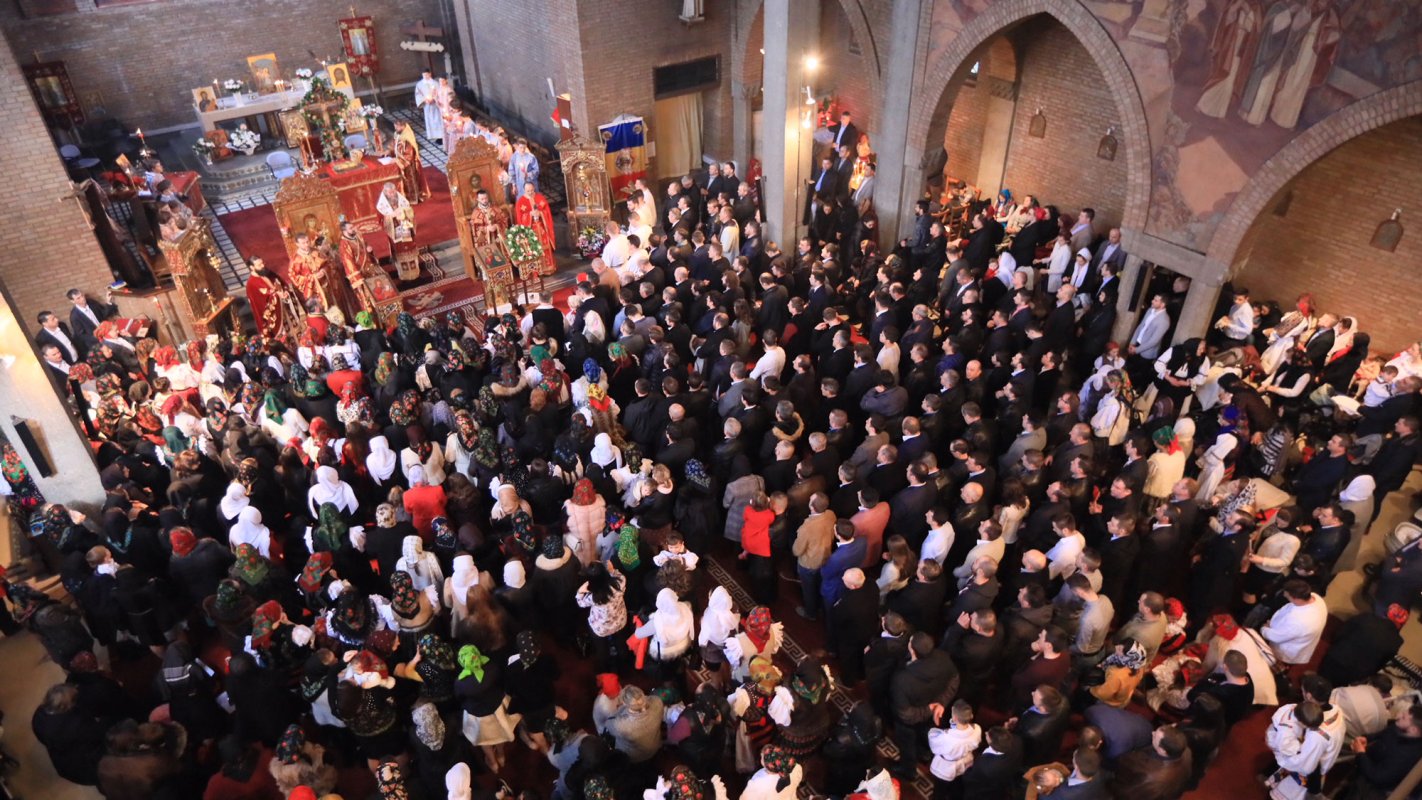 Slujiri arhiereşti în Duminica Sfintei Cruci 22069