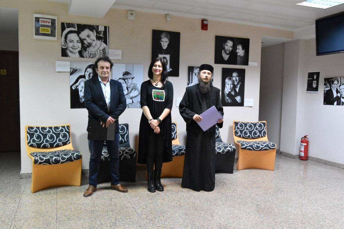 Vernisaj de fotografie dedicată mamei, la Râmnicu Vâlcea 22083