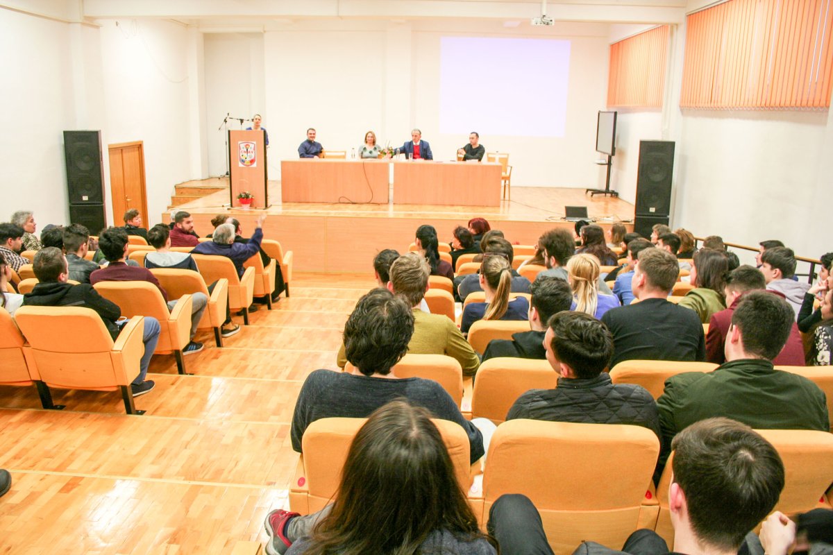 Consiliere pentru elevii Colegiului „Aurel Vlaicu” 22034