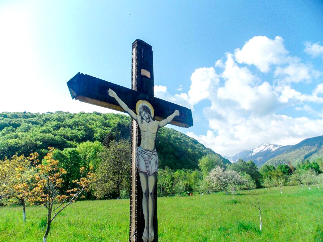 Prin Cruce Dumnezeu Şi-a arătat preţuirea pentru noi 22033