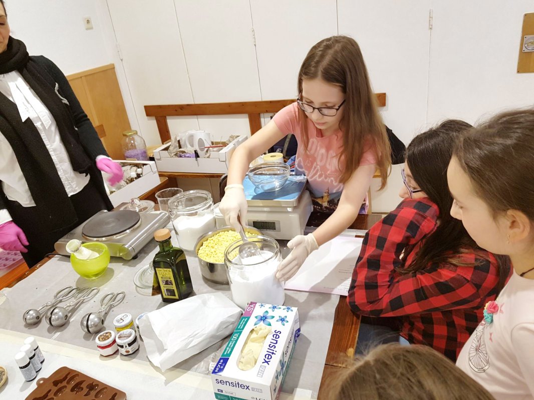 Atelier de produse naturiste la Parohia „Sfântul Antonie” din Viena 21818