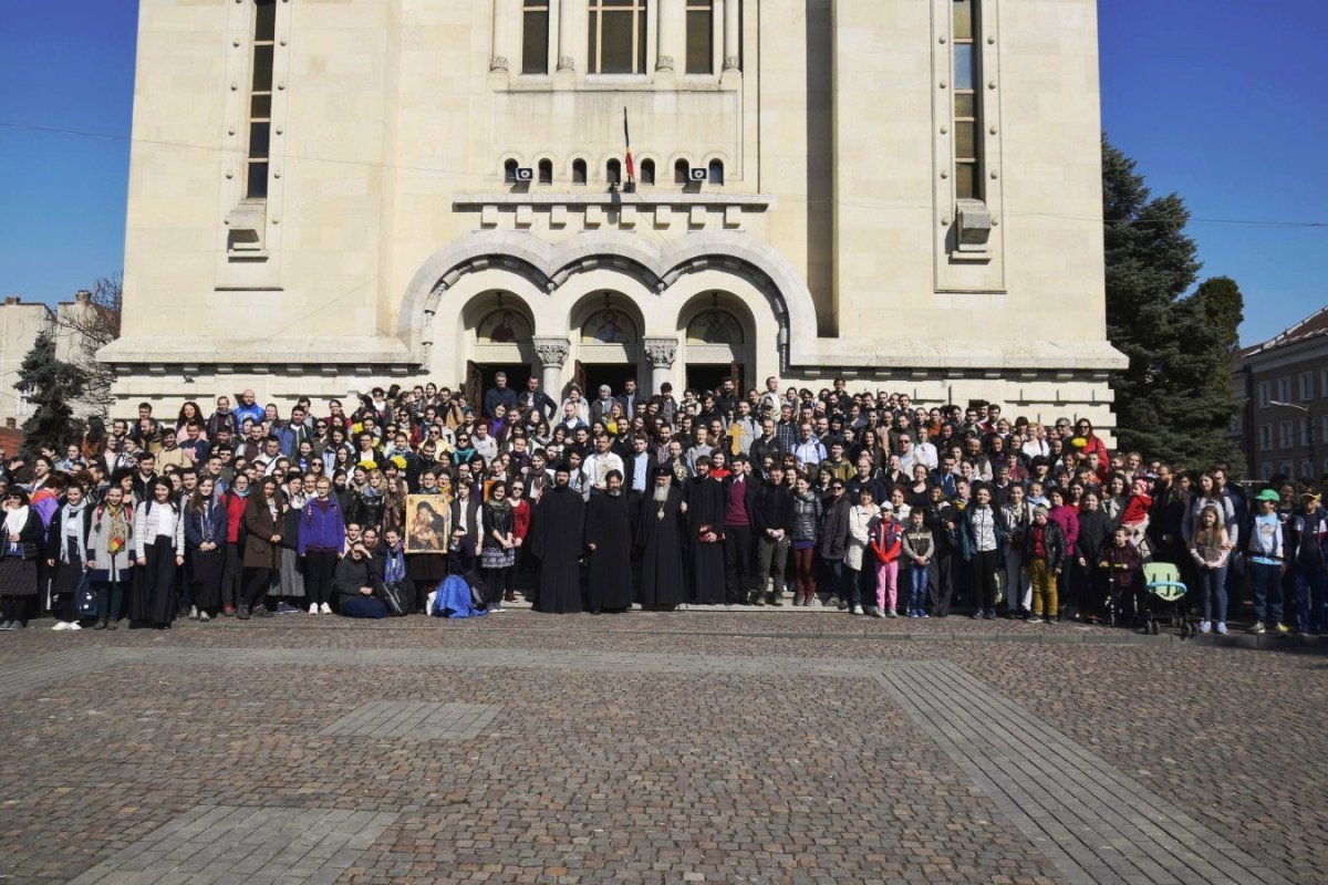 Pelerinajul Tinerilor pe Jos la Mănăstirea Nicula, judeţul Cluj 21788