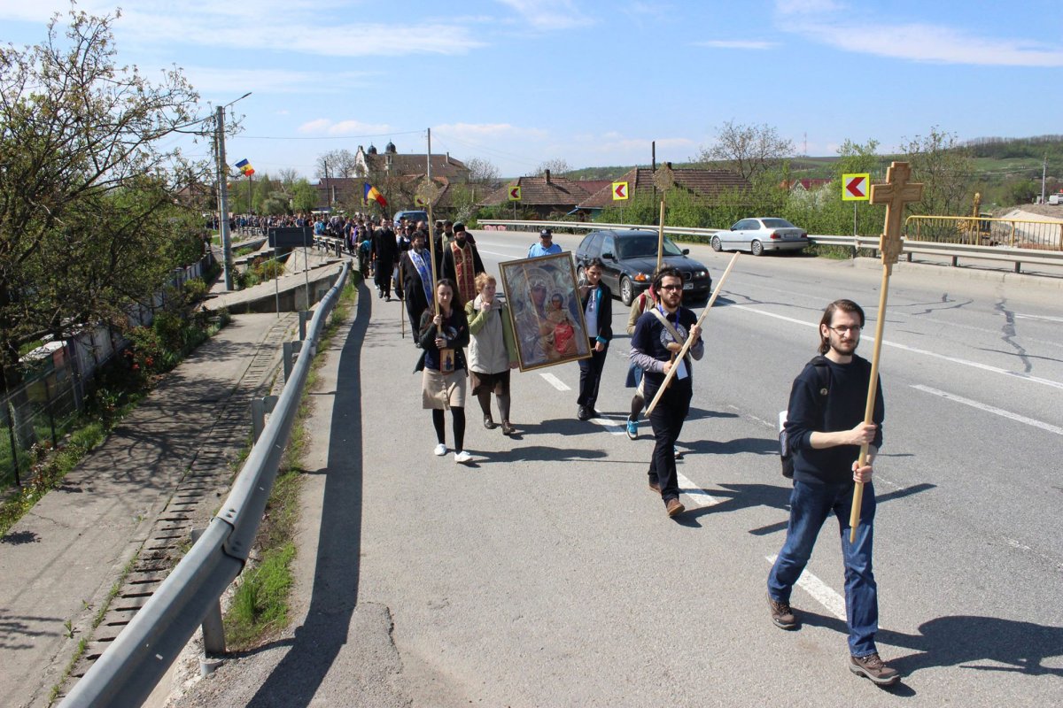 Pelerinajul Tinerilor pe Jos la Mănăstirea Nicula, judeţul Cluj 21790