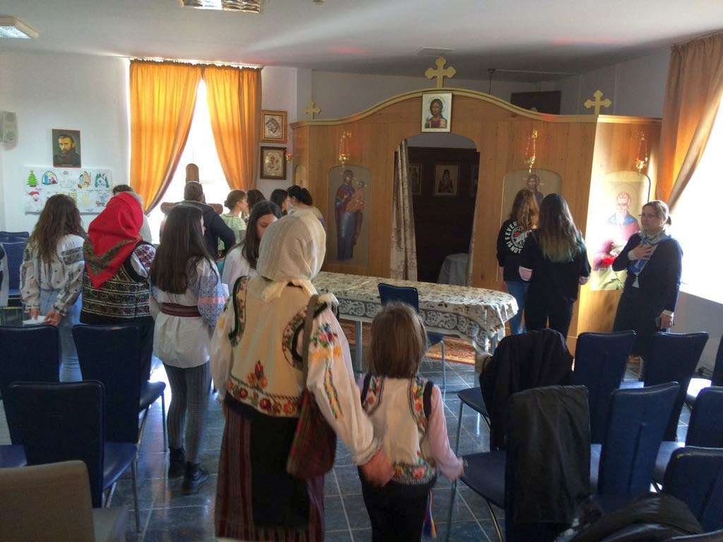 Mărţişoare şi daruri bătrânilor din Piatra Neamţ 21690