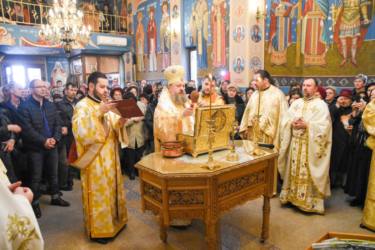 Raclă pentru moaștele Sfântului Efrem cel Nou 21733