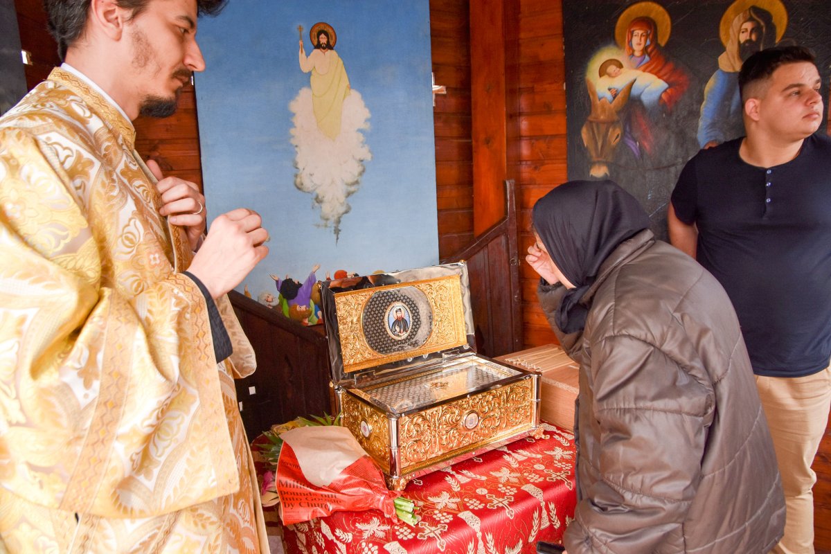 Raclă pentru moaștele Sfântului Efrem cel Nou 21735