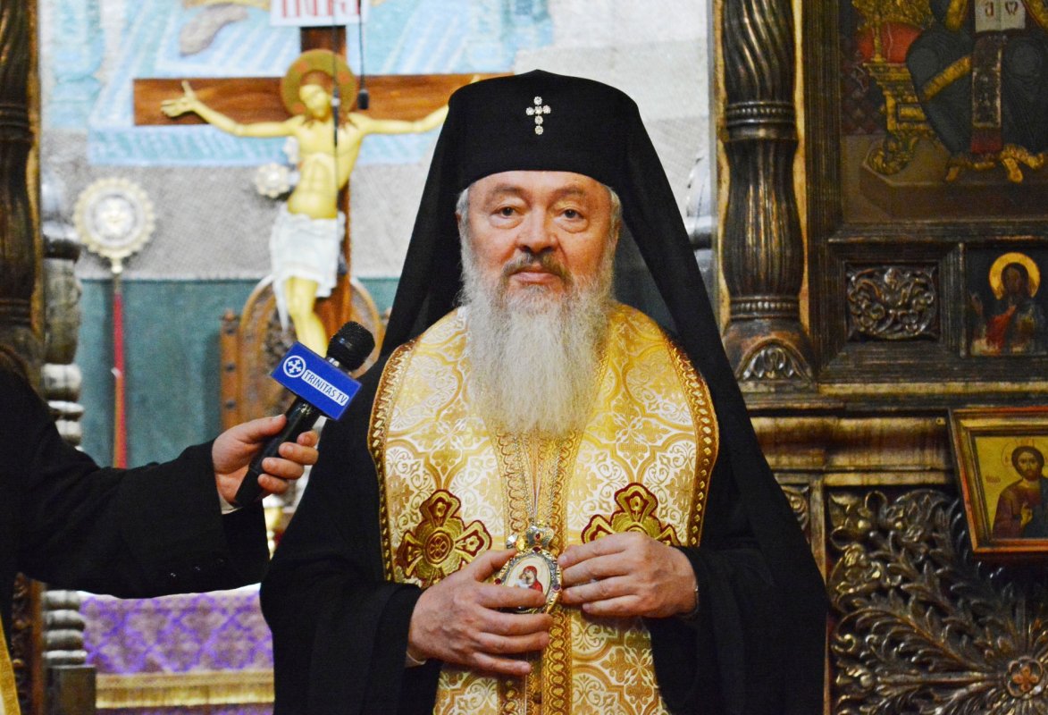 Sute de pelerini de toate vârstele, pe jos de la Iclod la Mănăstirea Nicula 21693