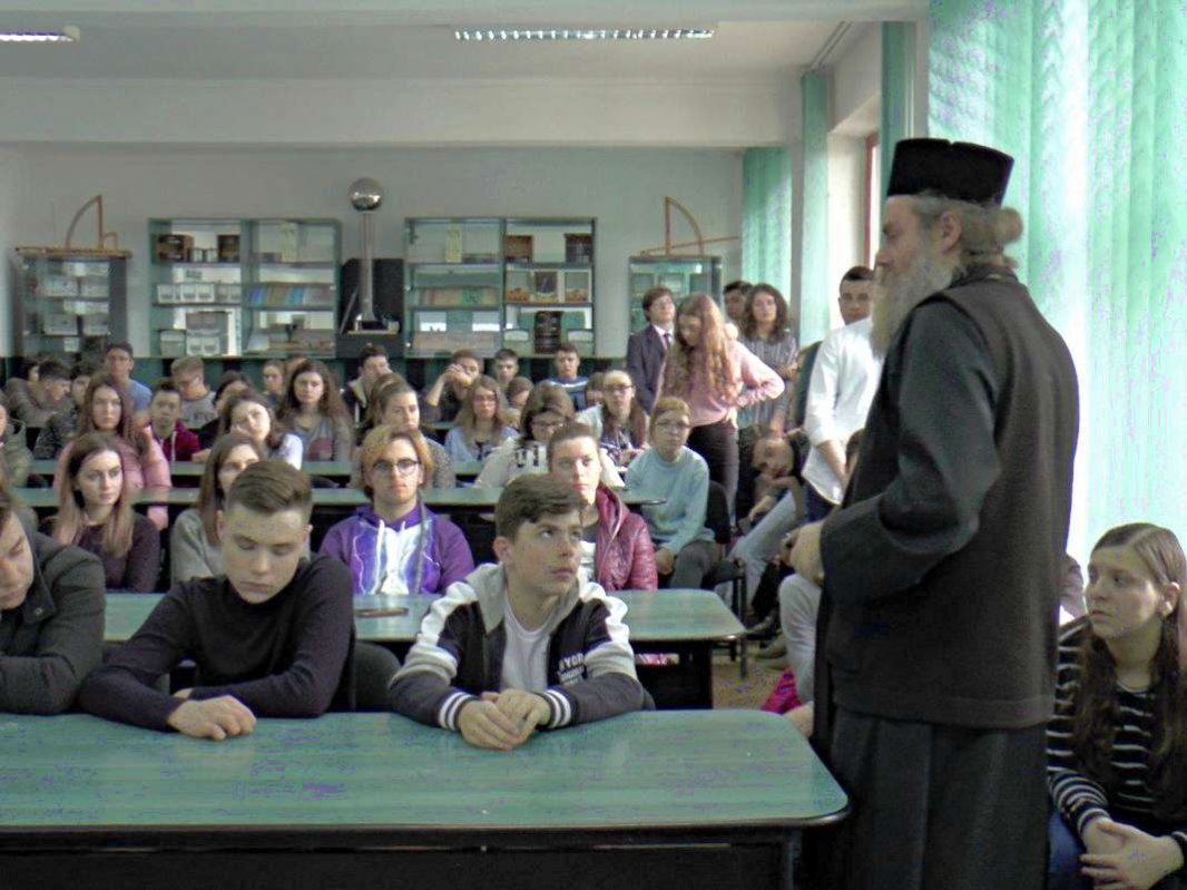 „Bucuria Unirii şi regii României“ la Colegiul Naţional „Mihai Sadoveanu“ din Paşcani 21571