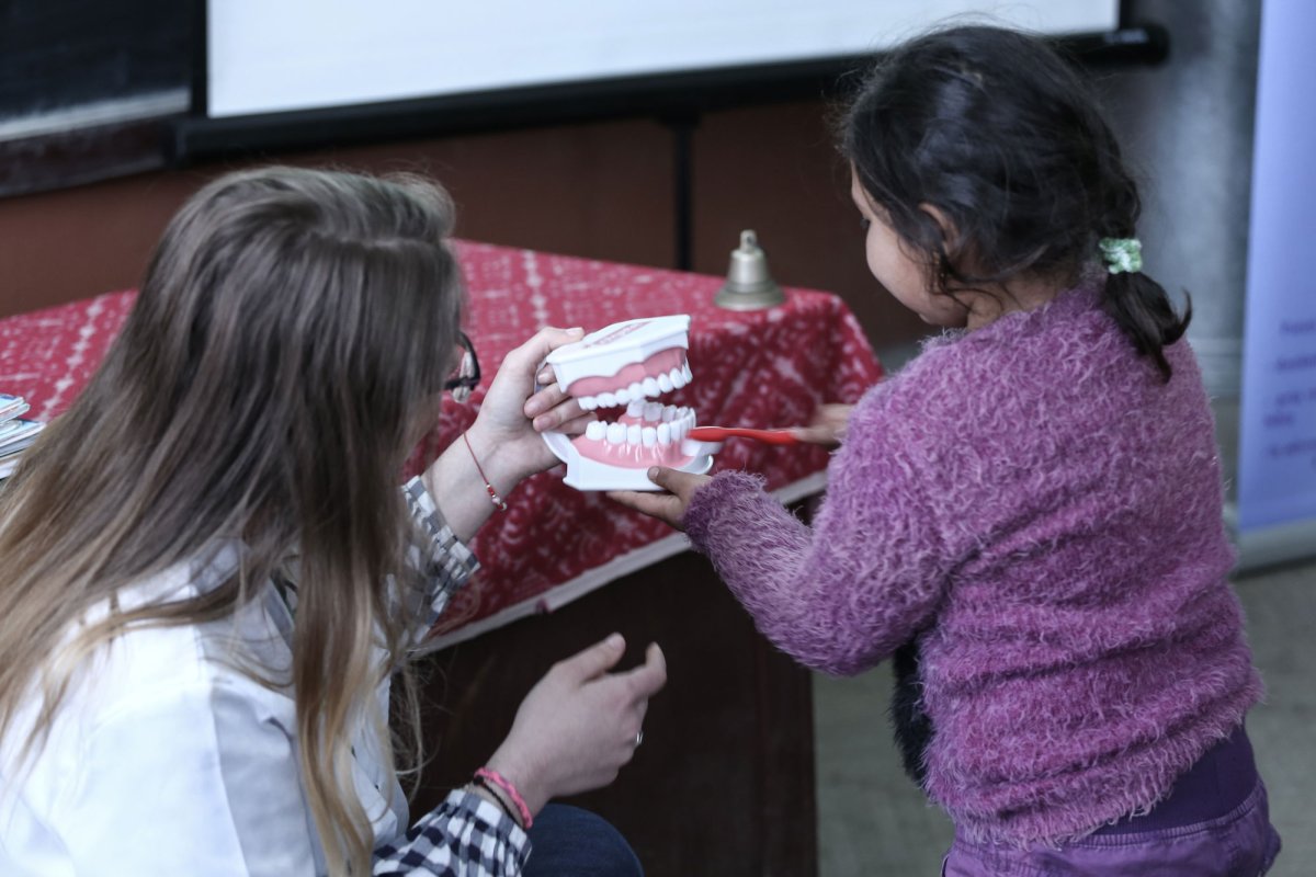 Activitate de profilaxie dentară la Pelișor și Apoș, județul Sibiu  21504