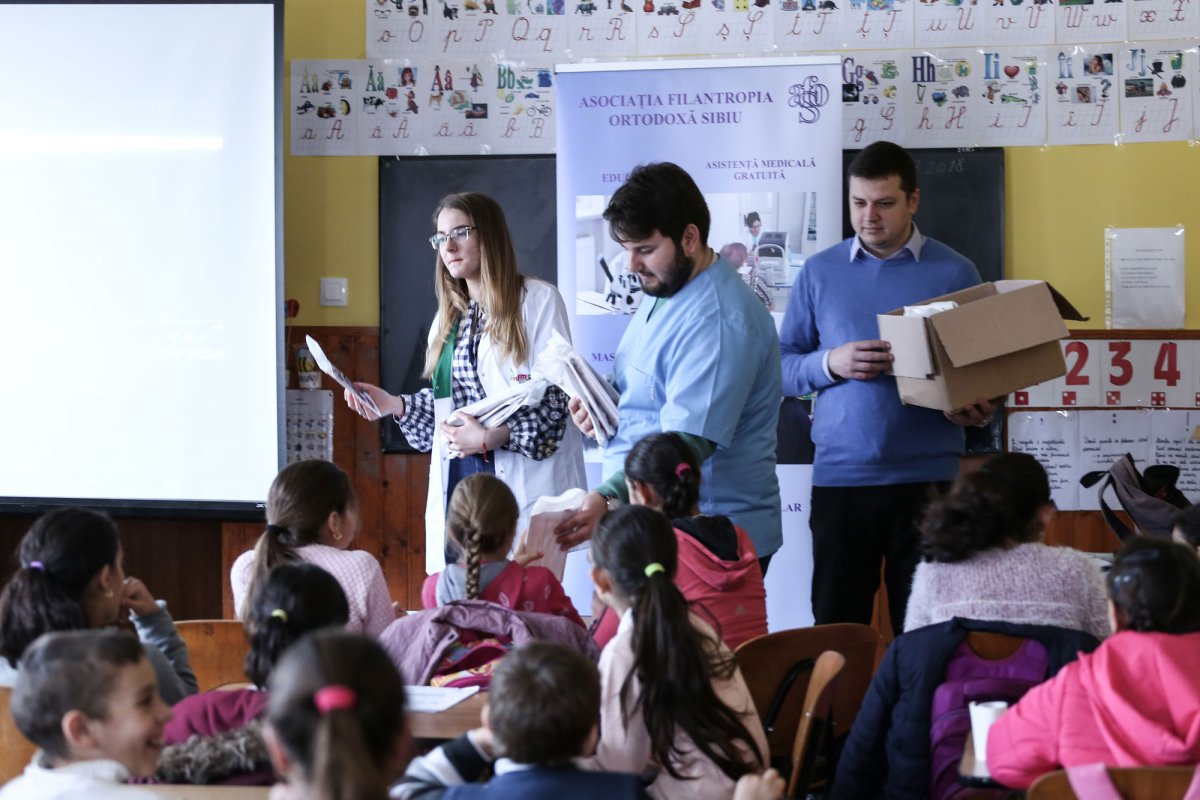 Activitate de profilaxie dentară la Pelișor și Apoș, județul Sibiu  21505