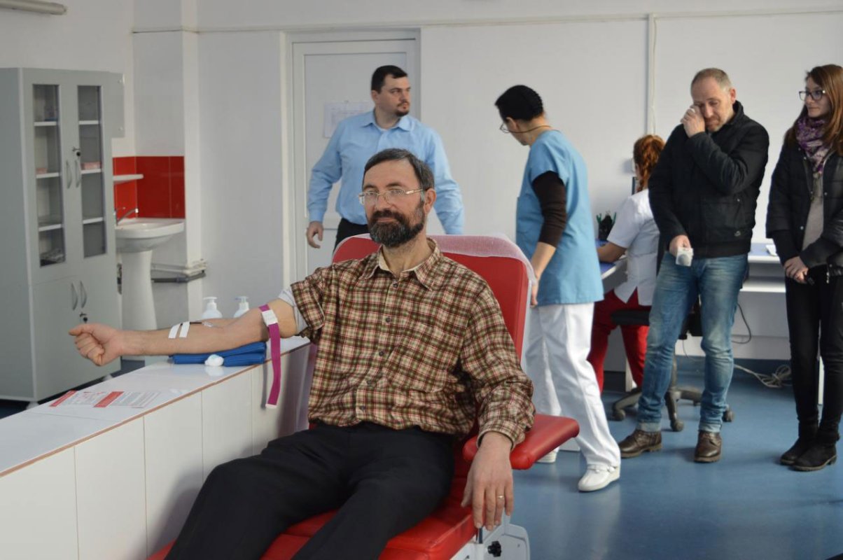 Zeci de preoţi au donat sânge la Alba Iulia 21495