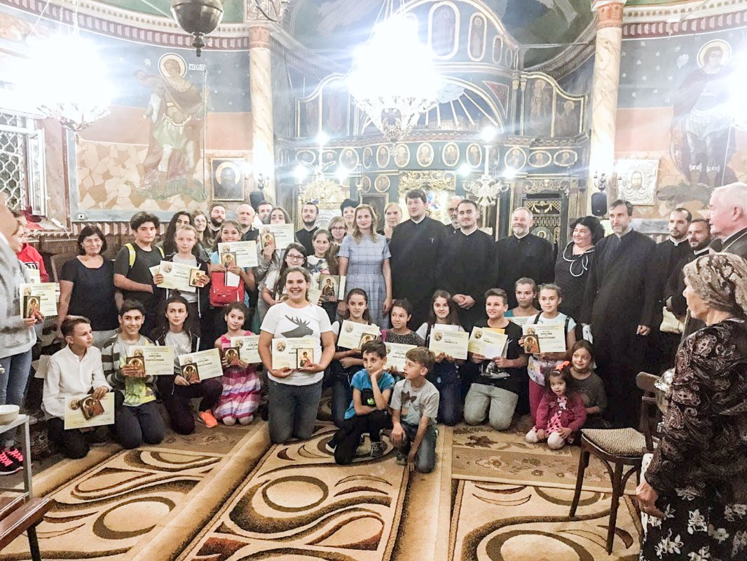 Implicarea tinerilor în viața Parohiei Grădiștea 21467