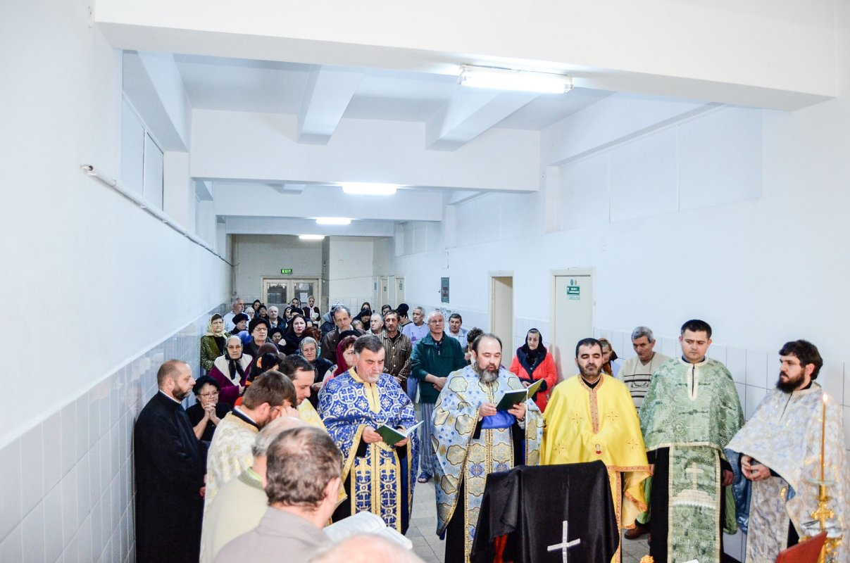 Rugăciune și filantropie la bolnavii din Spitalul Staționar Nr. 2 Reșița 21404