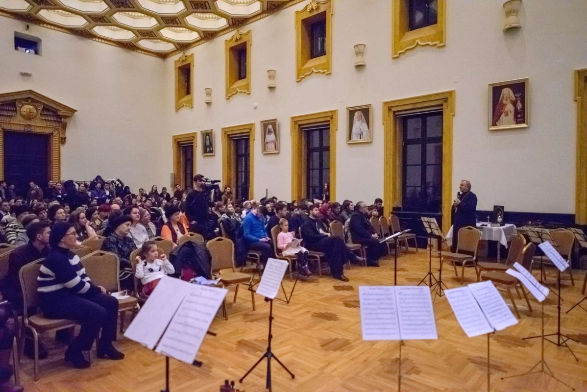 Părintele profesor Stelian Tofană a conferenţiat la Iaşi 21228