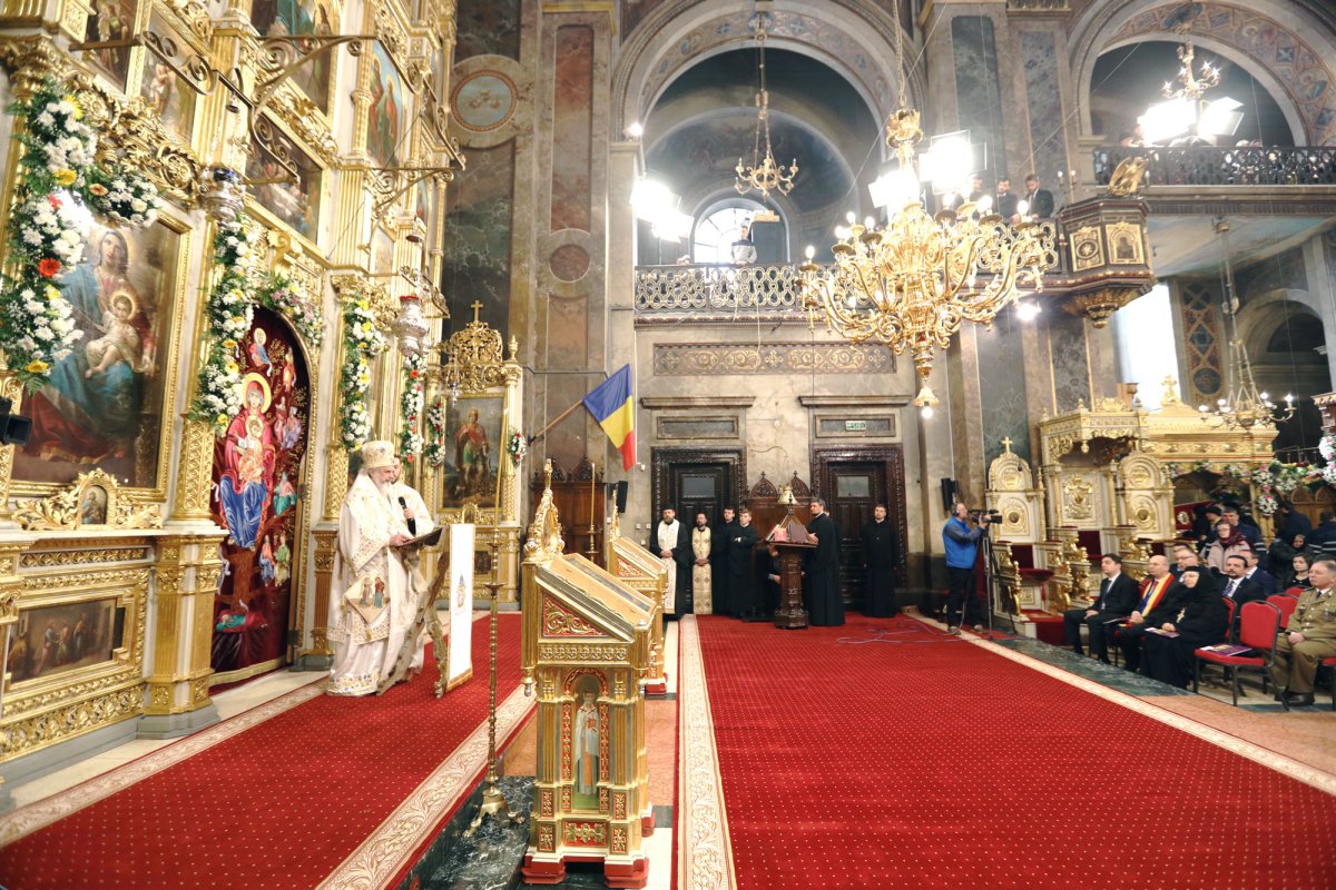 Unitatea de credinţă şi de neam se întărește prin lumina şi rugăciunile sfinţilor  21335