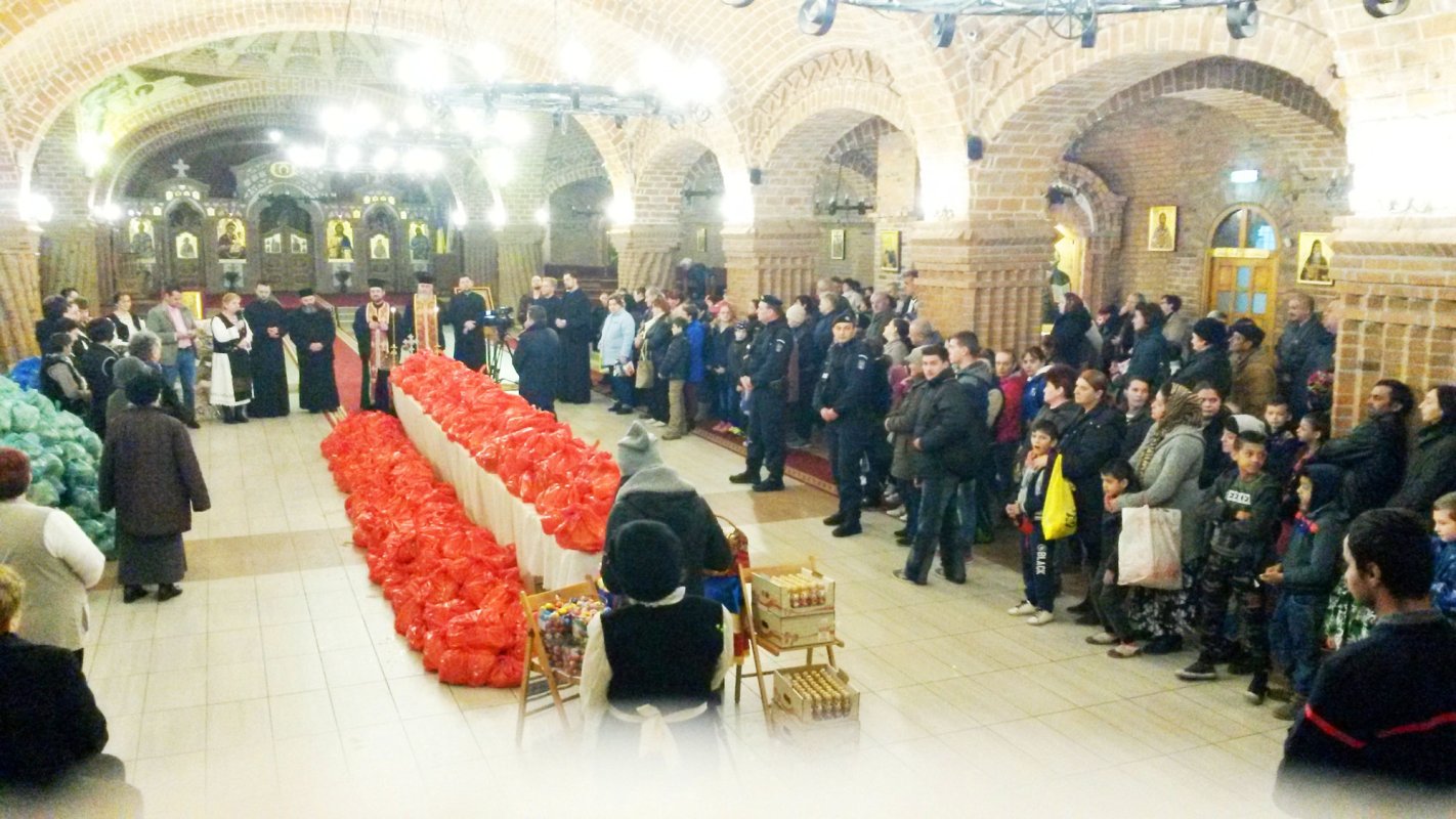 2.100 de pachete pentru familiile nevoiaşe şi 250 de pachete pentru copii 21160