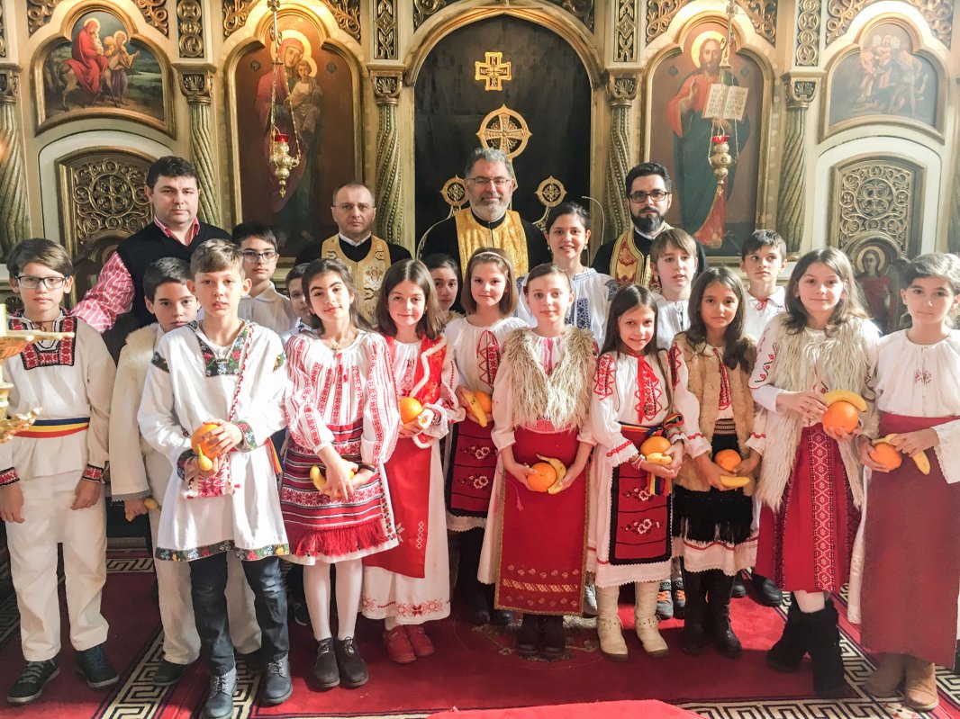 Minirecital susținut de elevii de la Școala Gimnazială „Sfântul Antim Ivireanul” 21187