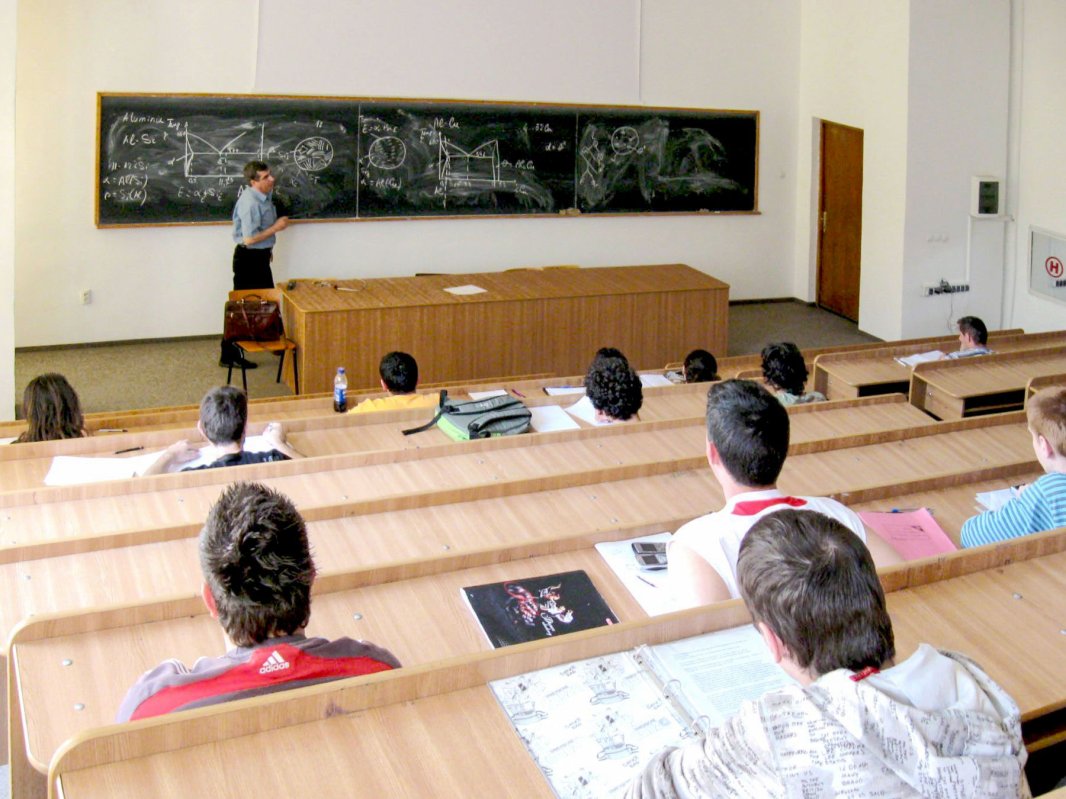Peste 63.000 de locuri subvenţionate la facultate 21215