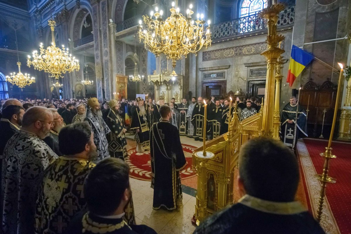 Slujbe de pomenire şi evenimente culturale în Arhiepiscopia Iaşilor, cu prilejul împlinirii a 100 de ani  de la Unirea Basarabiei cu România 21148