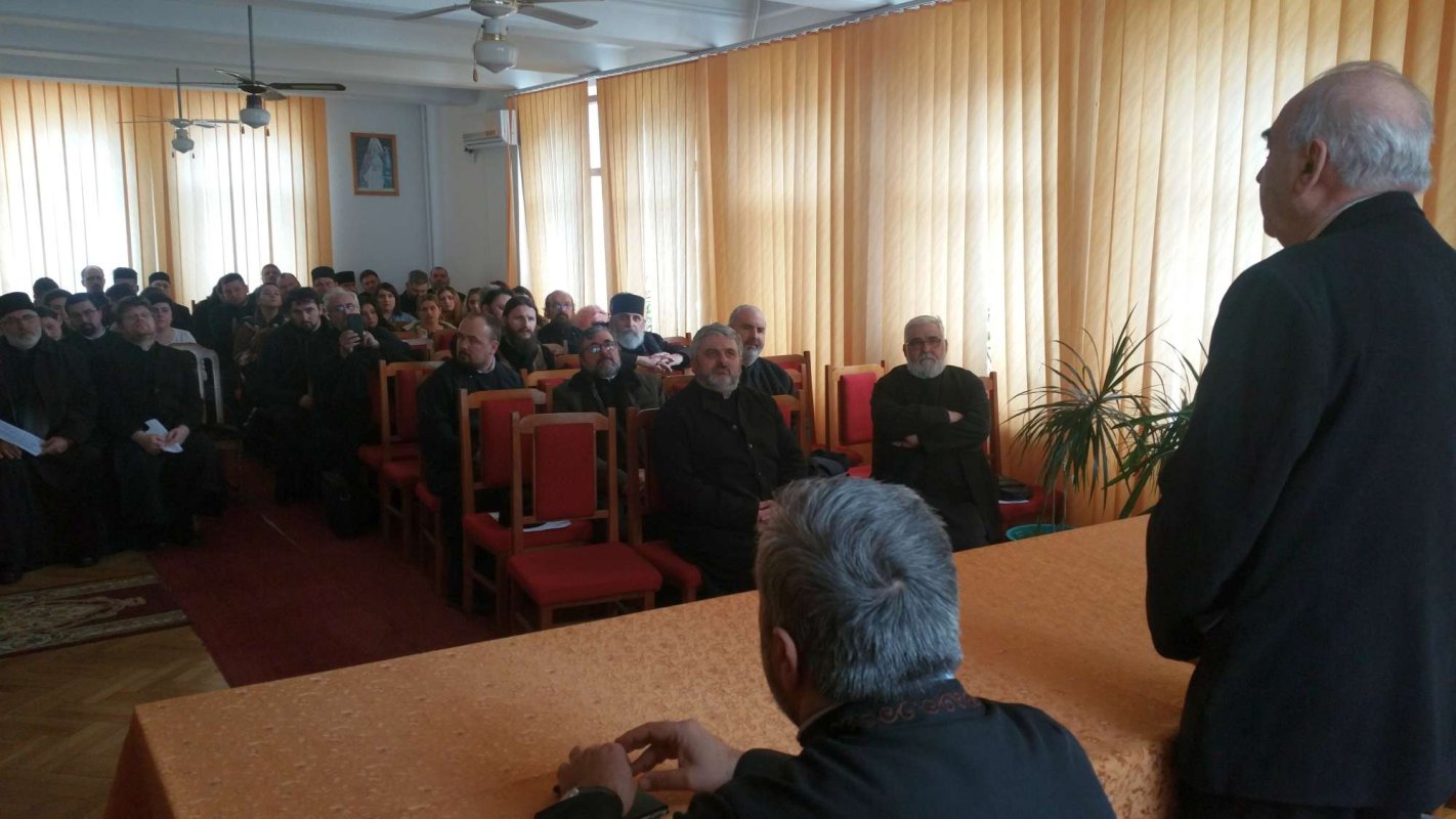 Conferinţa „100 de ani de la Unirea Basarabiei cu România“, la Fălticeni 21060