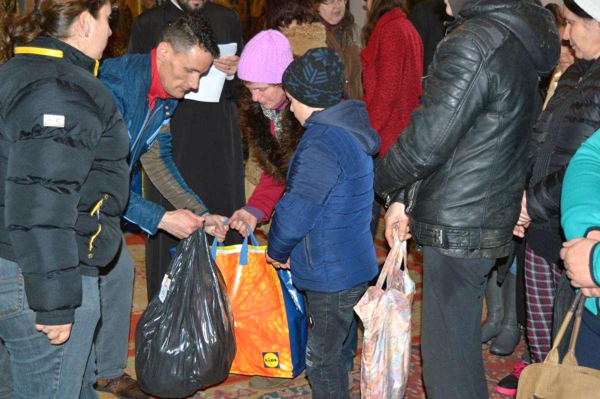 Activitate caritabilă la Biserica „Sfinţii Atanasie şi Chiril“ din Iaşi 21001