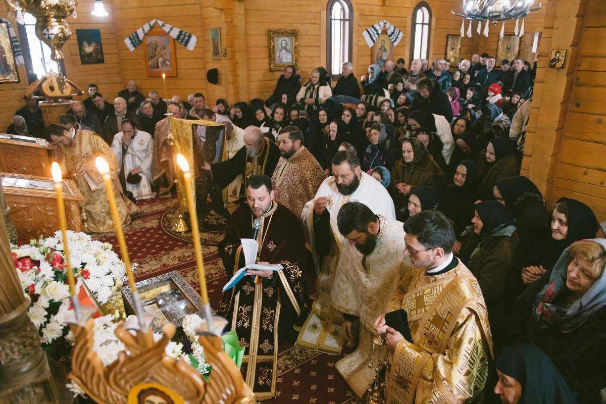 Cinstitul brâu al Maicii Domnului a poposit la Straja 20996