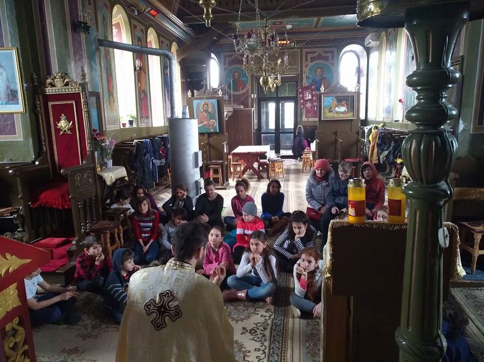 Preoții care văd în copii viitorul parohiei 21029