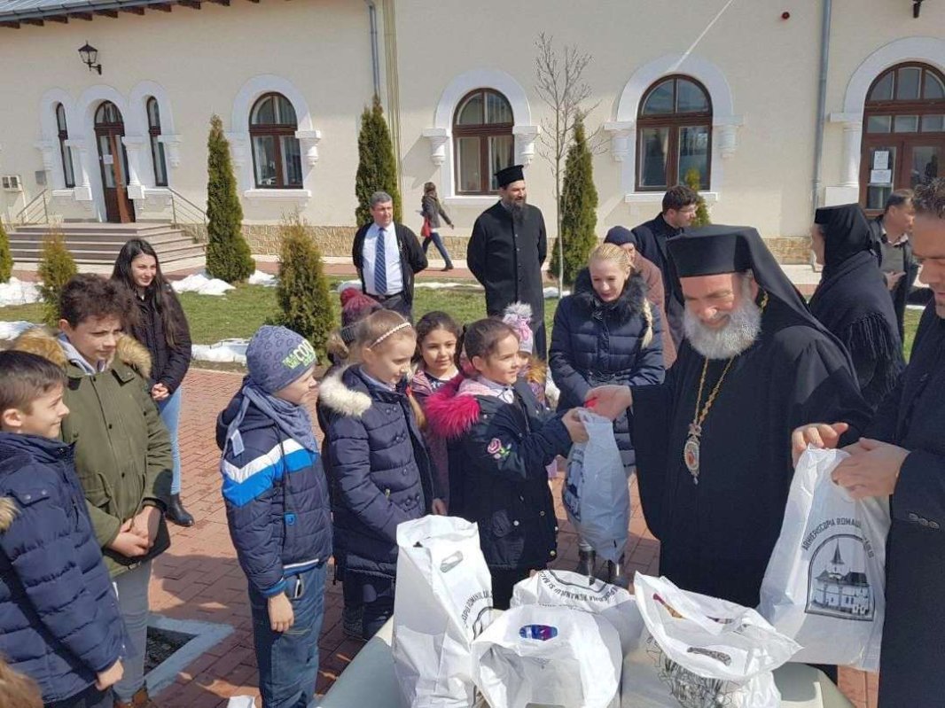 Daruri pentru copii şi nevoiaşi, la Roman 20942