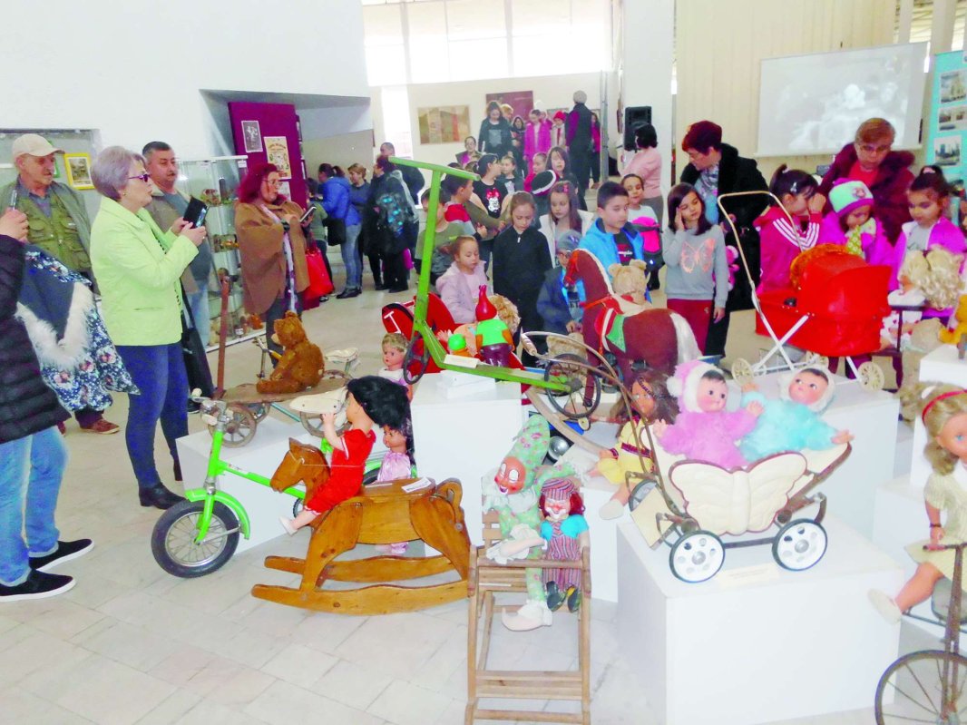  Vernisaj cu jucării  la Muzeul Banatului Montan  20957