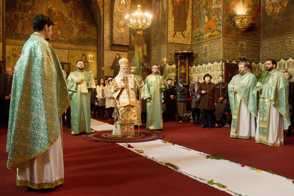 Procesiuni și slujbe arhierești în Muntenia și Dobrogea 20828