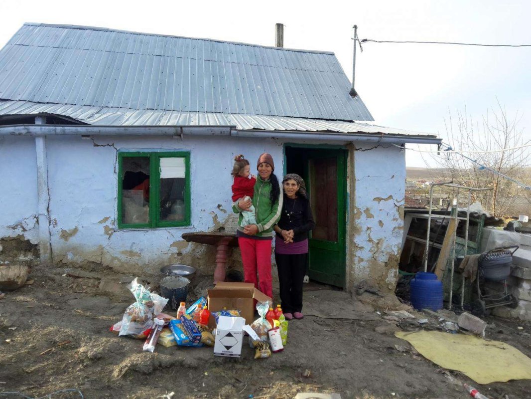 „Caravana dăruirii“ în Episcopia Huşilor 20675