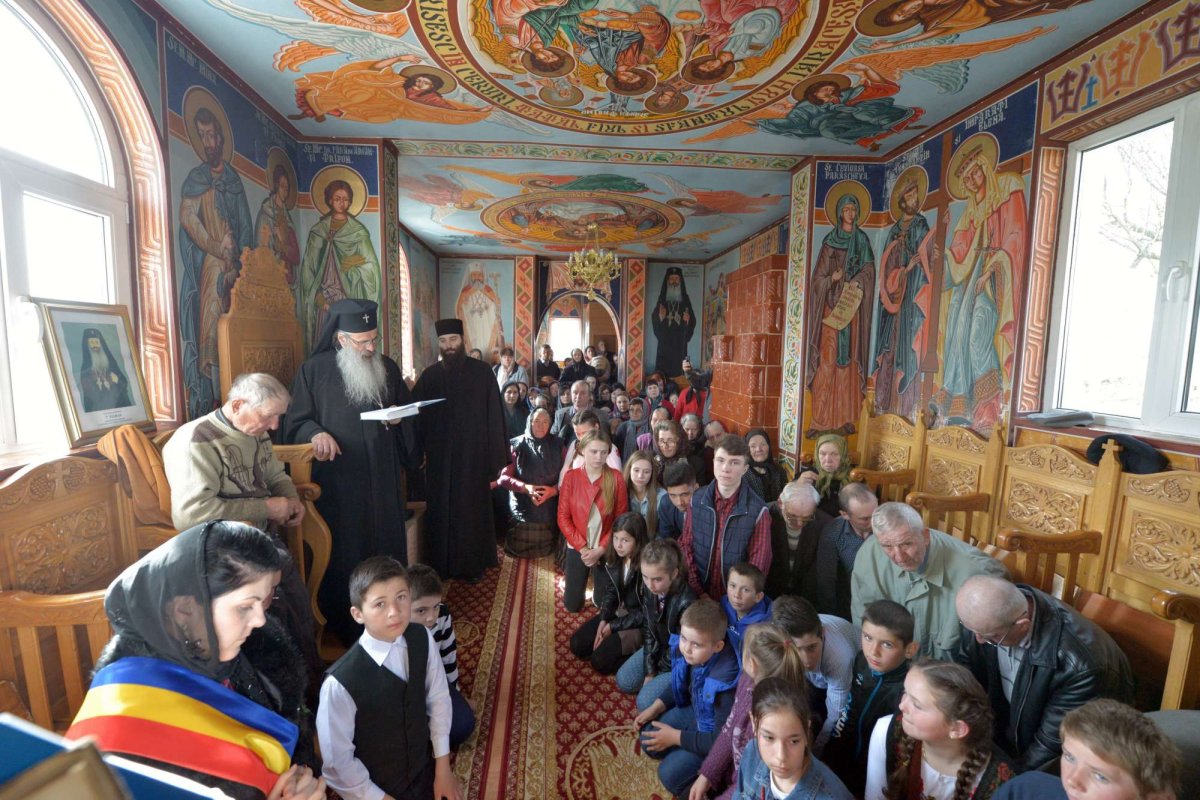 IPS Mitropolit Teofan în vizită pastorală la parohiile din Arhiepiscopia Iaşilor 20668