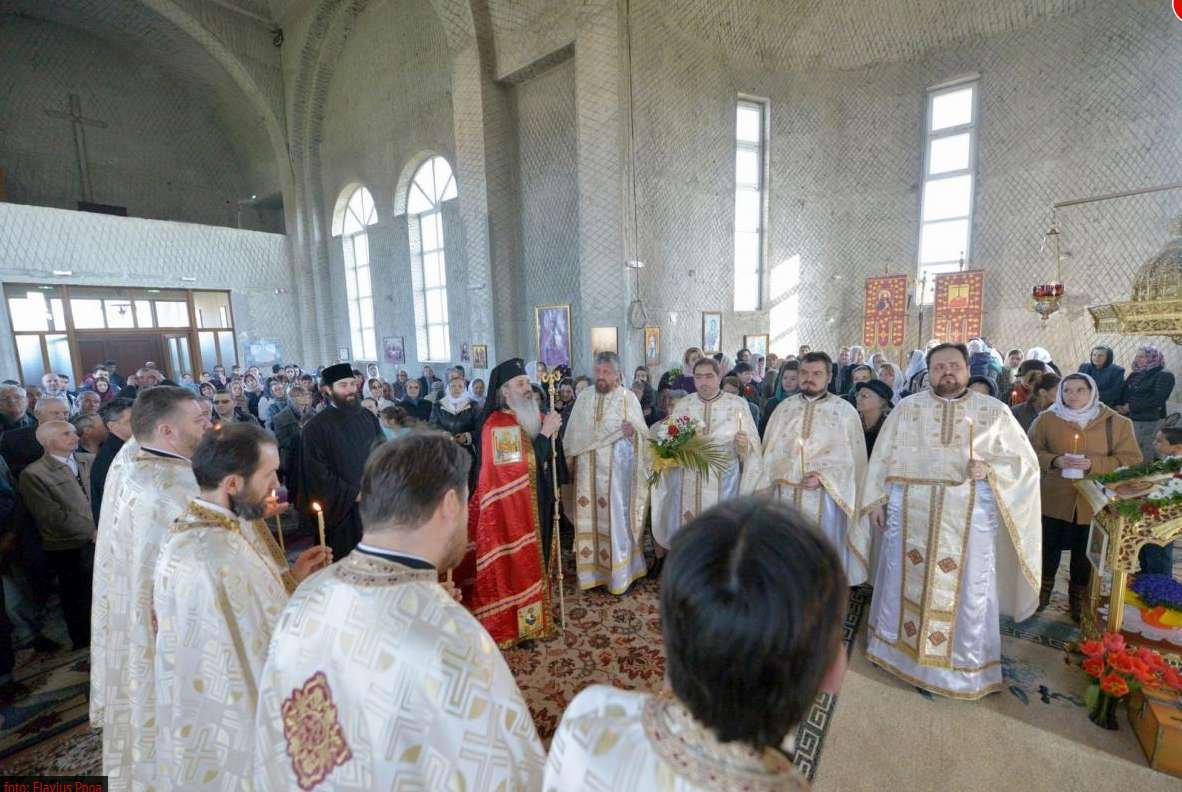 IPS Părinte Mitropolit Teofan a slujit la Biserica „Sfântul Ilie“ din Piatra Neamţ 20545